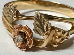 Vintage 10K Two-Tone Gold Diamond Flower Floral Ring Size 6.5 3g