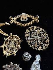Vintage 9 Brooches/Pins Repair Upcycle Craft Lot Unsigned 1 Avon Mix Styles