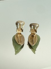 Vintage Swoboda Green Jade Leaf Clip On Earrings Gold Tone Carved Stone MCM