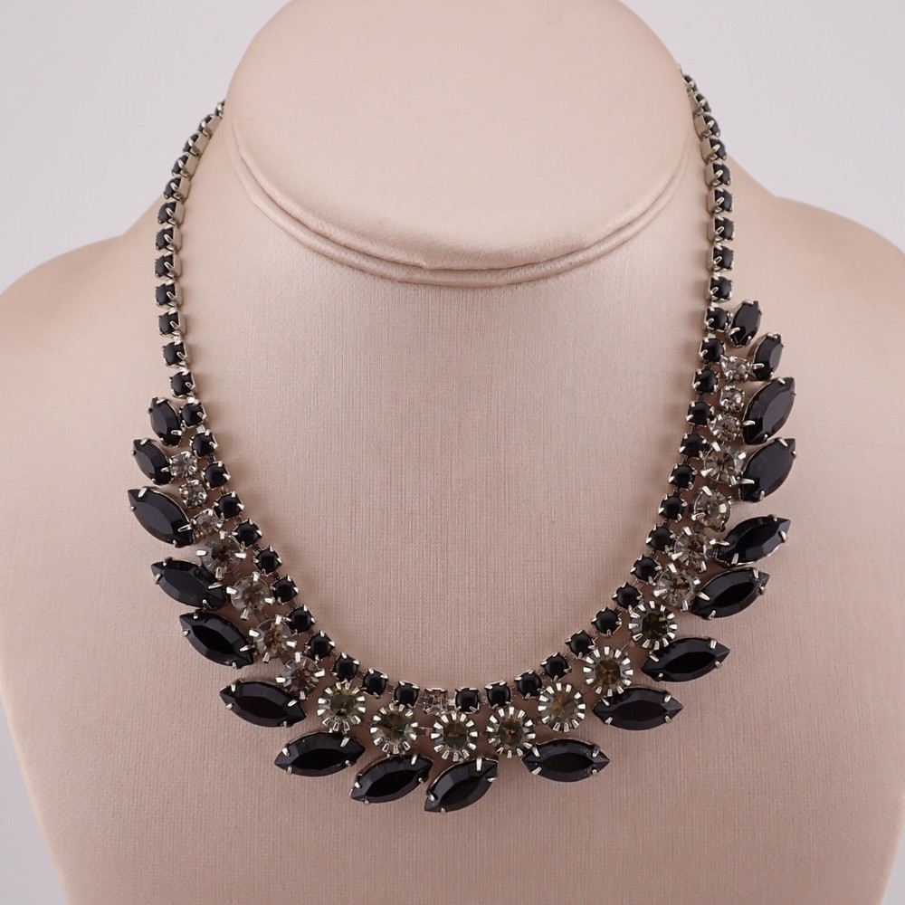 Vintage Smoky Gray Black Marquise Rhinestone Silver Tone 15 1/2″ Choker Necklace