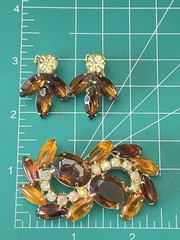 VTG BROWN AMBER AURORA COLOR BOREALIS BROOCH & CLIP ON EARRINGS