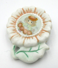 VTG SIGNED 1998 PMI CHINA Precious Moments white faux pearl flower brooch pin