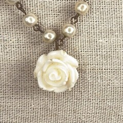 Vintage Rose Faux Pearl Bronze Necklace Y2K Era Icing Brand Retro Pinup Wedding