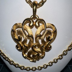 Vintage TRIFARI Crown GoldTone Chain Necklace TearDrop Pendant 1955-1969 Signed