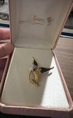 VTG Marvella Estate Hummingbird Brooch Pin Gold Tone Rhinestone Enamel w/ Box