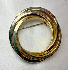 Vintage Interlocking Double Circle Brooch Gold Tone Textured Geometric Pin 4.5cm