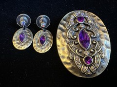 Antique Victorian Style Pendant And Earrings In Hammered Gold Tone Rhinestones