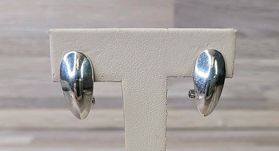 Estate Sterling Silver 925 Earrings Pierced Post Teardrop Shaped Earrings 15