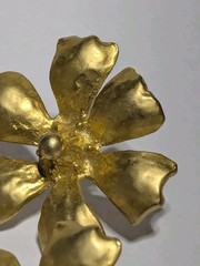 Vintage Gold Tone Flower & Wood Bead Stud Dangle Earrings 2″. BOHO. 70’s.