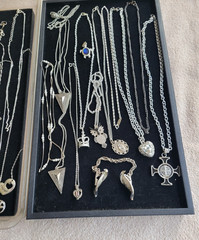 #21 VINTAGE LOT OF 28 pcs. OF MIXED JEWLERY NECKLACES ETC. FROM A LOCAL ESTATE
