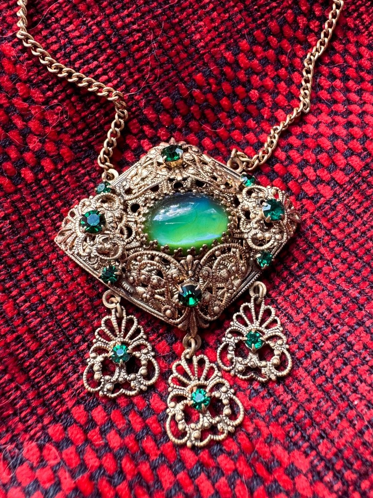 RARE Vintage Czech 1960s Green Saphiret Sapharine Pendant Necklace Opaline Glass