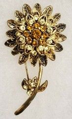 Vintage 1960’s Amber/Clear Rhinestone Goldtone Flower Brooch Pin w/ Secure Clasp