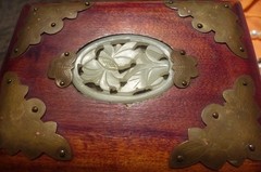 STUNNING VINTAGE CULTURED PEARL CARVED CELADON JADE STATEMENT NECKLACE WOOD BOX!