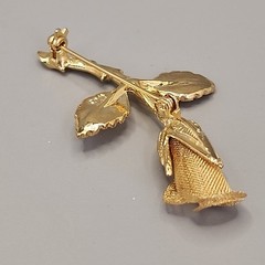 Vintage AAi Rose Brooch Gold Tone Mesh Bud 2 1/8″