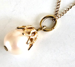 Vintage Faux Pearl Pendant with Gold Filled Chain Necklace 18″ Spring Ring Clasp