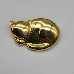 Lovely Sleeping Kitty Cat kitten brooch pin Liz Claiborne Elegant minimalist