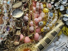 Necklace Bracelet Jewelry Lot Unsigned Over 110 Pieces Resellers All Wearable