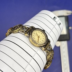 VTG SIGNED GRANDMOTHER’S BUTTONS ANTIQUE BUTTON BRACELET LADIES WATCH #7.10