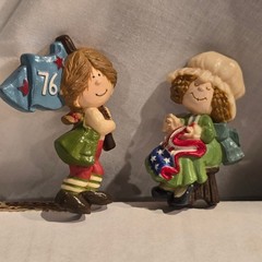 Hallmark Vintage EVERYDAY Pin Brooch SET – 1976 Bicentennial USA Flag Patriotic