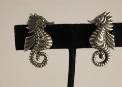 STERLING SILVER SEAHORSE EARRINGS MEXICO VINTAGE SCREW BACK MEXICAN SILVERSMITH