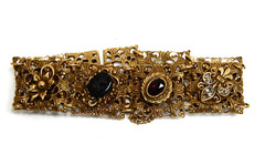 VTG Goldette NY Filigree Link Bracelet w/Cameo/Stone Accents 7″ X 3/4″ EUC