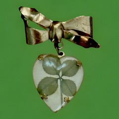 Vintage Four Leaf Clover Heart Dangle Brooch Pin Gold Tone Bow Good Luck