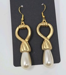 Faux Pearl Teardrop Matte Gold Tone Pierced Earrings Dangle Drop Vintage 2.5 In