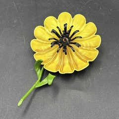 Vintage 3D Enamel Metal Flower Brooch Pin Yellow Daisy Black Center With Stem