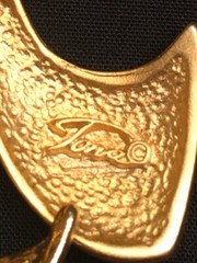Estate Find Signed TONA Gold Tone Swoosh Brooch Used