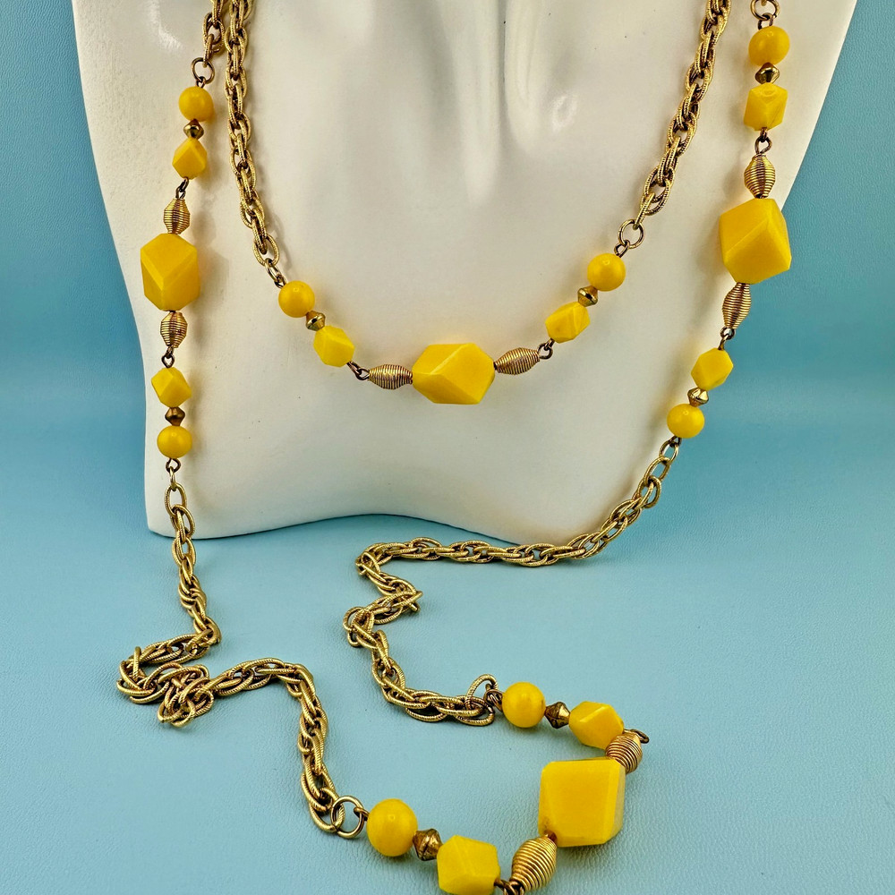 Vintage Necklace Gold Tone Chain Yellow Acrylic Station Beads Flapper Opera 60″
