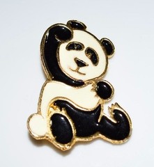 VTG BEATRIX Black Off White Enamel Panda Pin Brooch (B)
