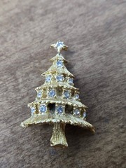 Vintage gold-tone Christmas tree brooch with clear rhinestones and secure clasp