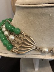 ￼Vtg PLASTIC MULTI STRAND WHITE AND GREEN NECKLACE – 1950’s- Costume Jewelry