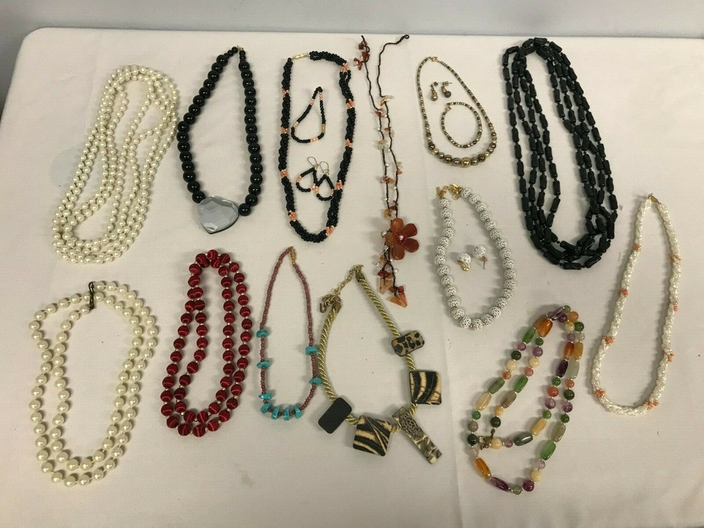 13 VINTAGE ASSORTED BEAD NECKLACES