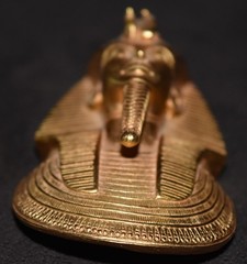 VTG King Tutankhamun Pendant Metropolitan Museum of Art Gold Tone Tut 1976 Egypt