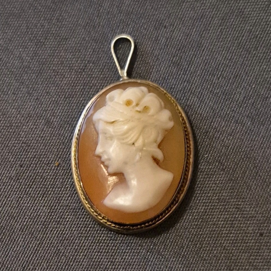 800 Silver Oval Cameo Pendant Charm Brown/White Carved Lady Portrait Profile