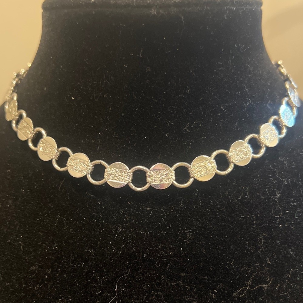 Vtg Sarah Coventry Silver Tone Young and Gay Textured Disc Link Necklace 15″