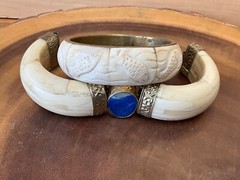VINTAGE BRACELET INDIA BANGLE HORN BONE BRASS GEM – 2 Braclets & Beaded Necklace
