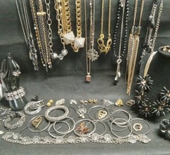 Vintage To Modern Cosrume Jewlery Lot Gold And Silver Tone Necklaces And More!