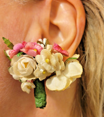 Vtg Silk Flower Bouquet Screw Back Earrings 1950s Romantic Bridal