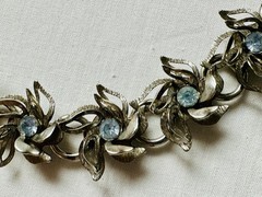 Vintage Mid Century Raised Flower Blue Rhinestone Collar Choker Necklace n908