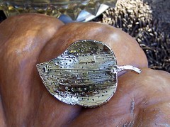 H. POMERANTZ & CO. NY BROOCH BOREALIS LEAF~RED STONE ACCENT ESTATE FIND 1955