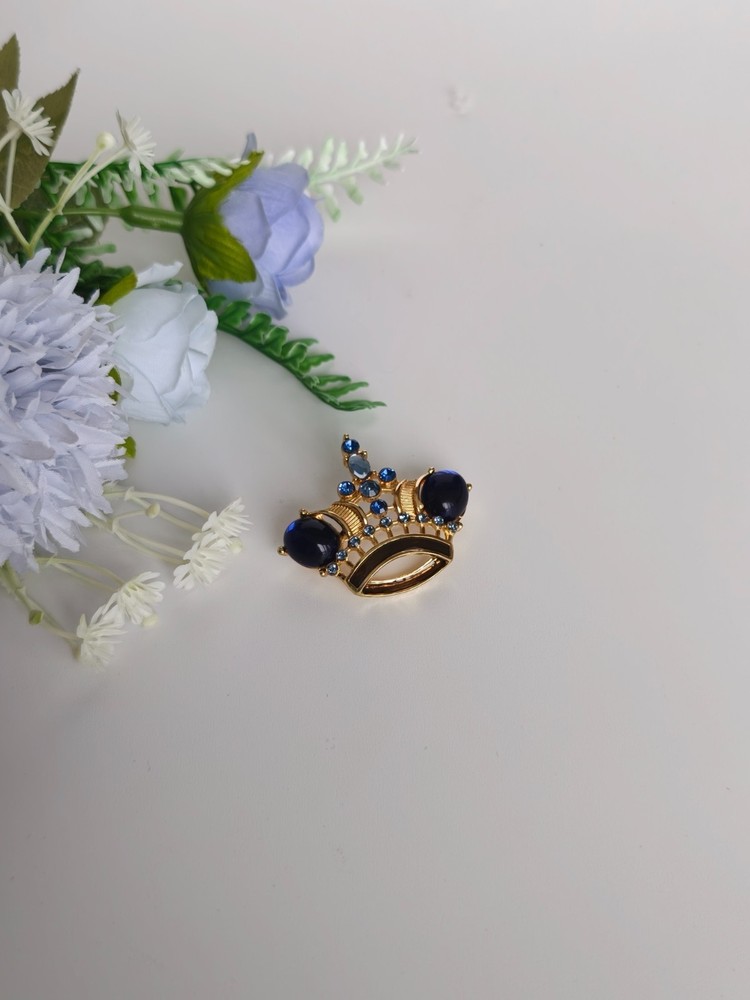 Trifari Crown Brooch Blue Cabochon Rhinestone Vintage Gold Tone Pin Pendant Book