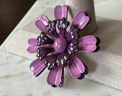 Vintage Retro Layered Shades of Purple Enamel Daisy Flower Metal Brooch Pin