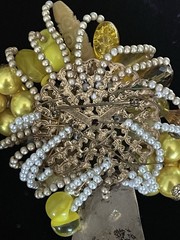 HUGE VINTAGE BROOCH HAND-WIRED GLASS BEADS Stone COLORFUL ATTRACTIVE FLOWER