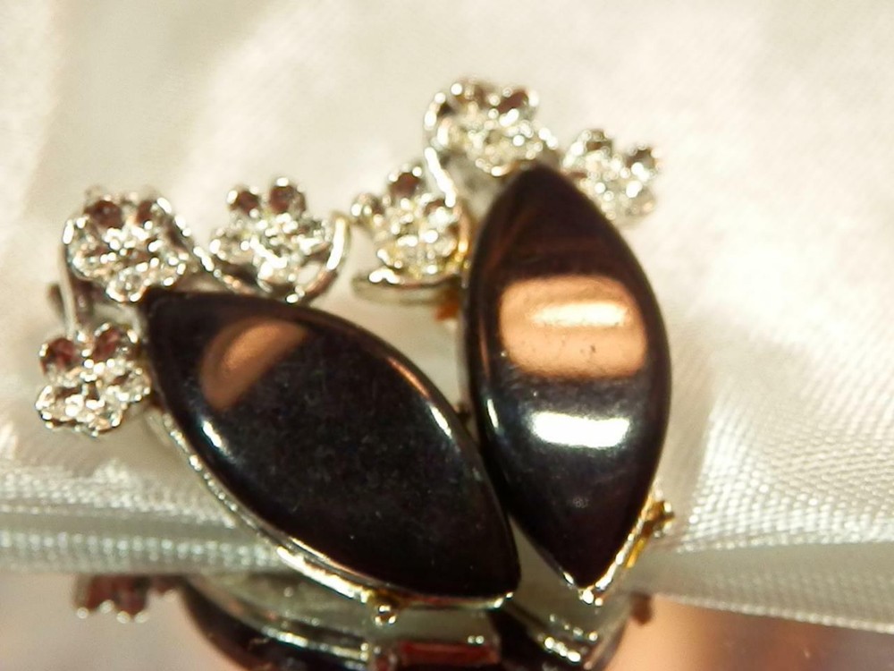 Vintage 1960’s Silver Tone Deep Black Moonglow Mourning Clip on Earrings 595ag9