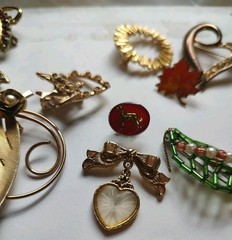 Odd Lot Of 14 Brooches Unbranded Some Vintage