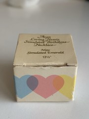 1986 Avon Necklace Loving Heart Simulated Emerald Peal Pendant orig box 13.5″