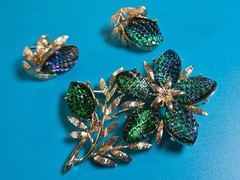 CORO Vintage Blue Green Rhinestone Iridescent Art Glass Brooch & Earrings