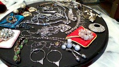 lot of vintage rhunestone jewelry please see all photos